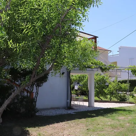 A 4 With Terrace Garden And Sea View Barbat na Rabu