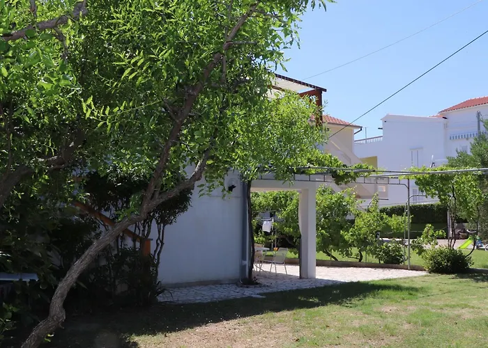 A 4 With Terrace Garden And Sea View Barbat na Rabu