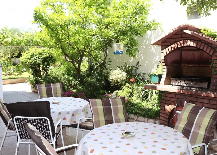 A 4 With Terrace Garden And Sea View