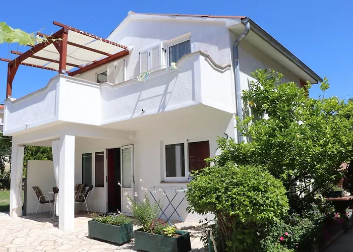 A 4 With Terrace Garden And Sea View * Barbat na Rabu